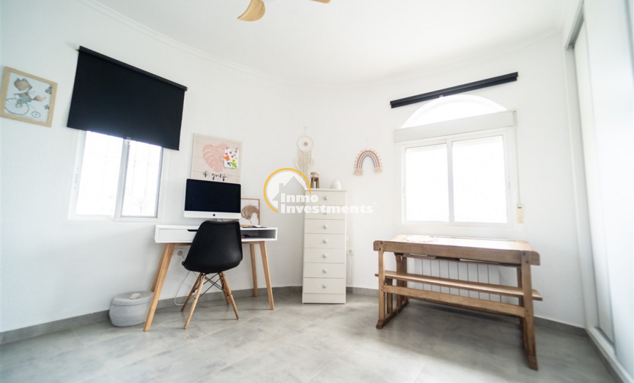 Resale - Villa - Torrevieja - La Siesta