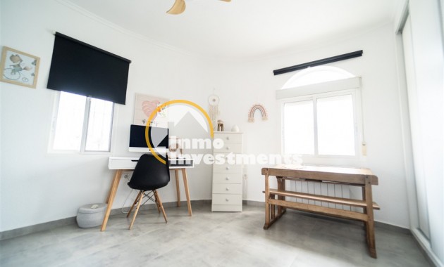 Resale - Villa - Torrevieja - La Siesta