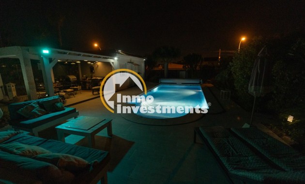 Resale - Villa - Torrevieja - La Siesta