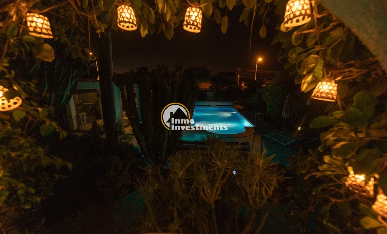 Resale - Villa - Torrevieja - La Siesta