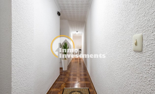 Resale - Apartment - Torrevieja - Playa del Acequion