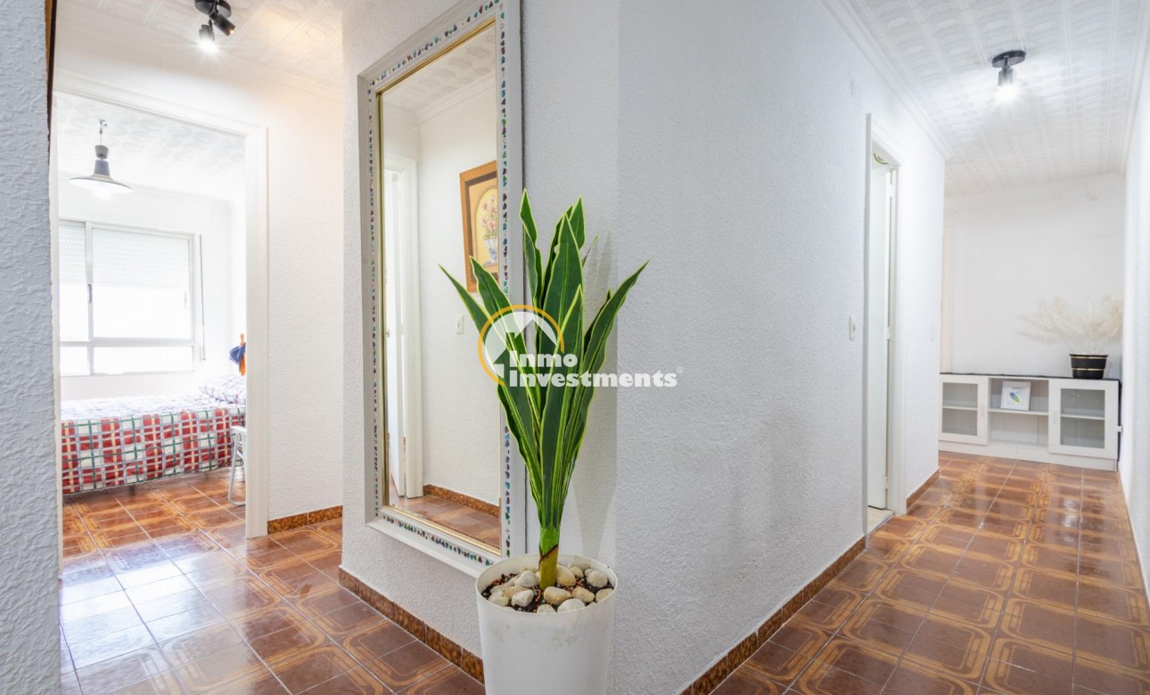Resale - Apartment - Torrevieja - Playa del Acequion