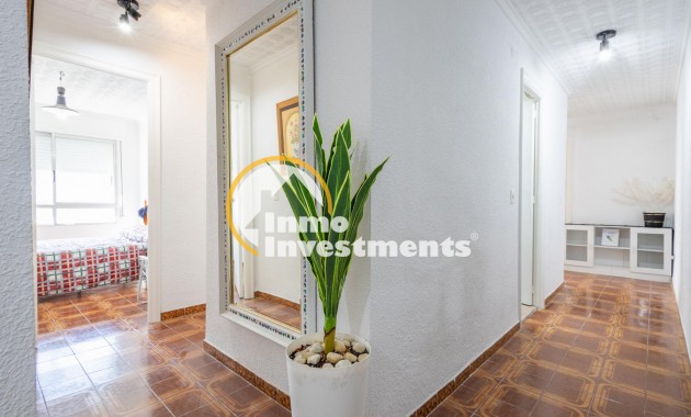 Resale - Apartment - Torrevieja - Playa del Acequion