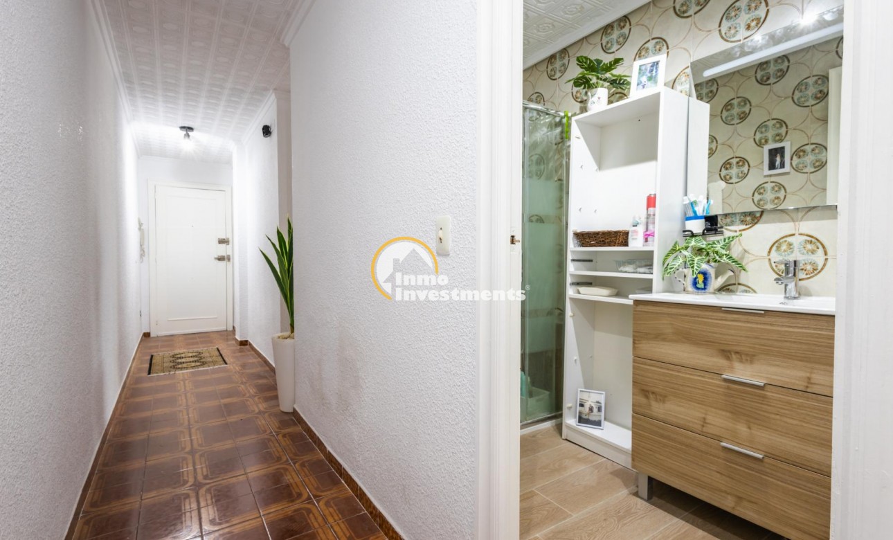 Resale - Apartment - Torrevieja - Playa del Acequion