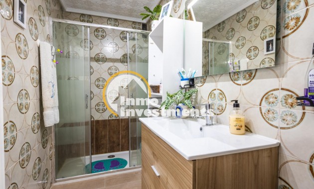 Resale - Apartment - Torrevieja - Playa del Acequion