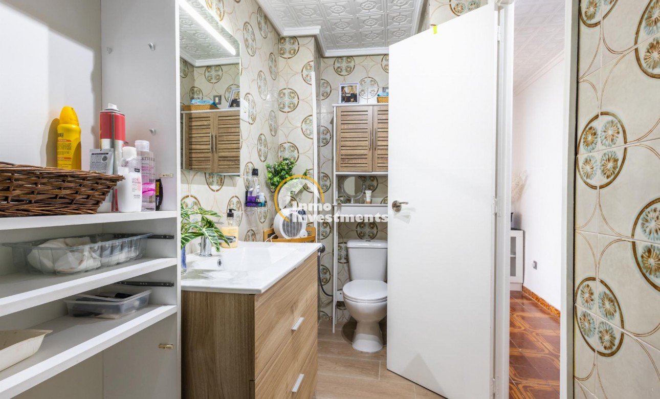 Resale - Apartment - Torrevieja - Playa del Acequion