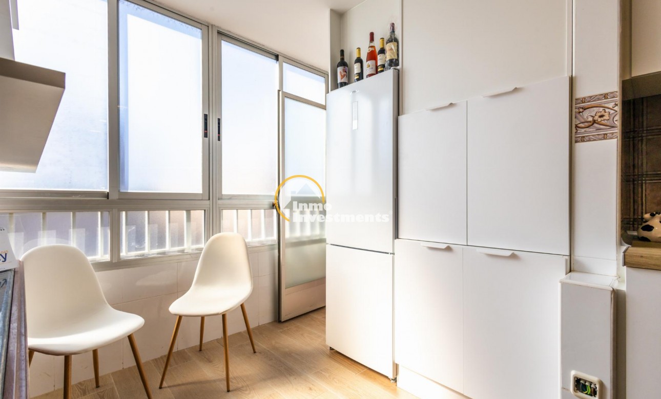 Resale - Apartment - Torrevieja - Playa del Acequion