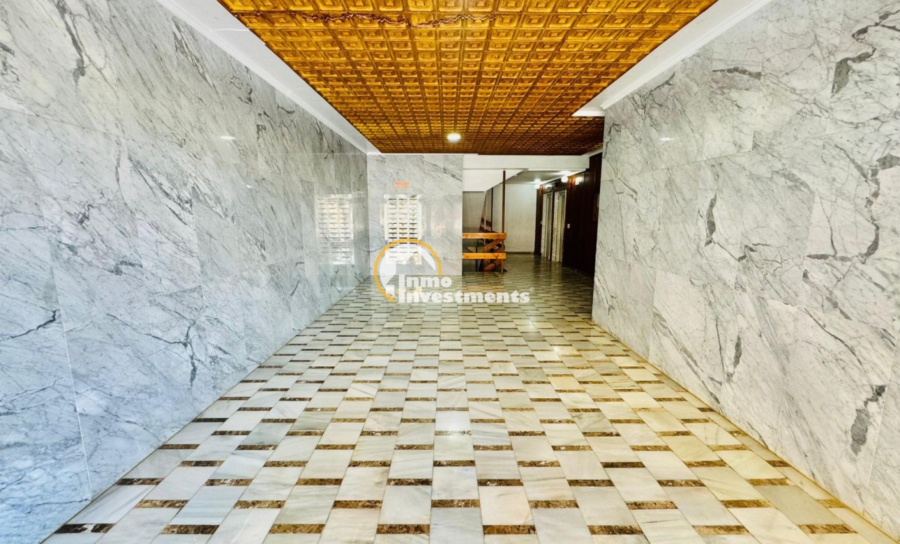 Resale - Apartment - Torrevieja - Playa del Acequion