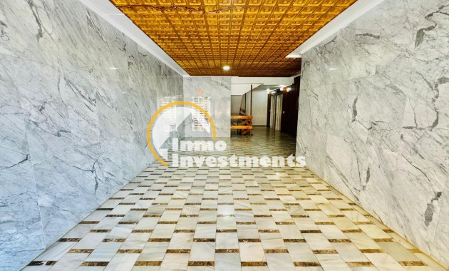 Resale - Apartment - Torrevieja - Playa del Acequion