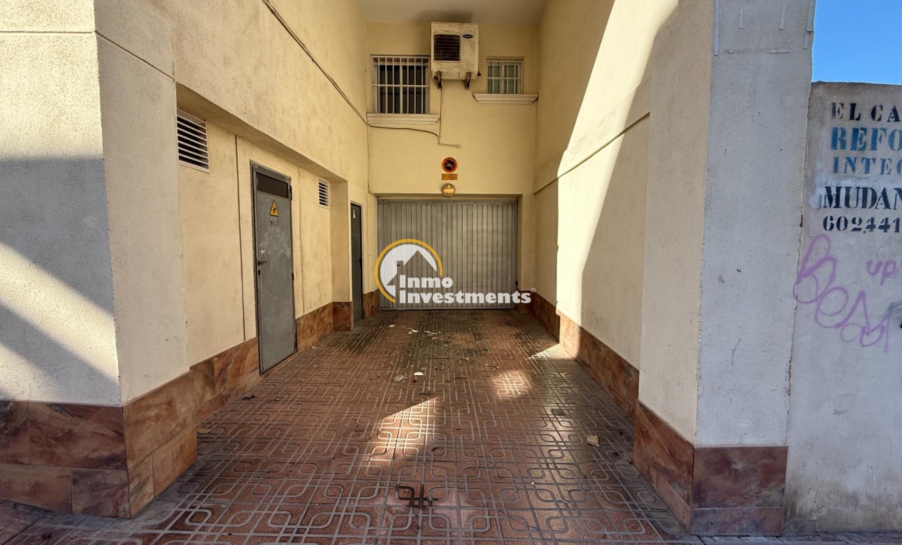 Long term rental - Garage - Torrevieja - Centro