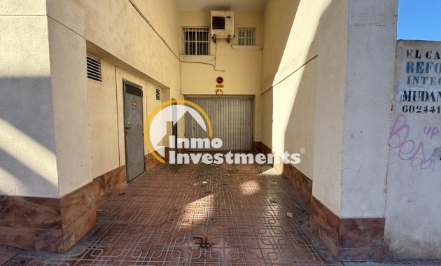 Long term rental - Garage - Torrevieja - Centro