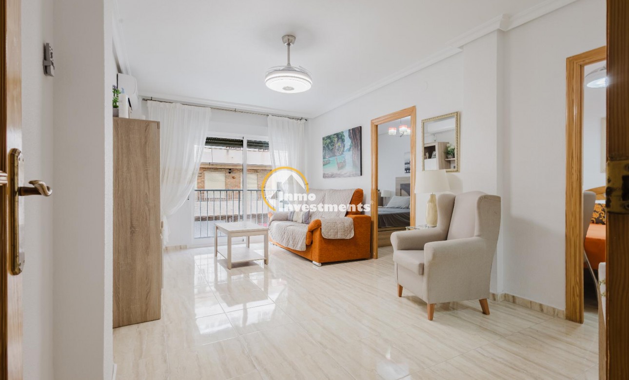 Resale - Apartment - Torrevieja - Playa del Acequion