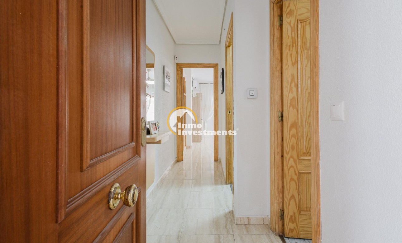 Resale - Apartment - Torrevieja - Playa del Acequion
