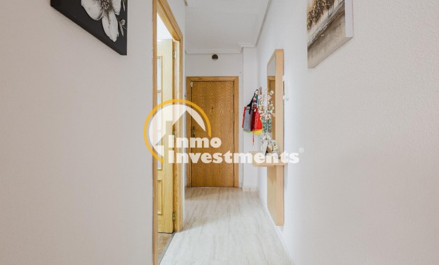 Resale - Apartment - Torrevieja - Playa del Acequion