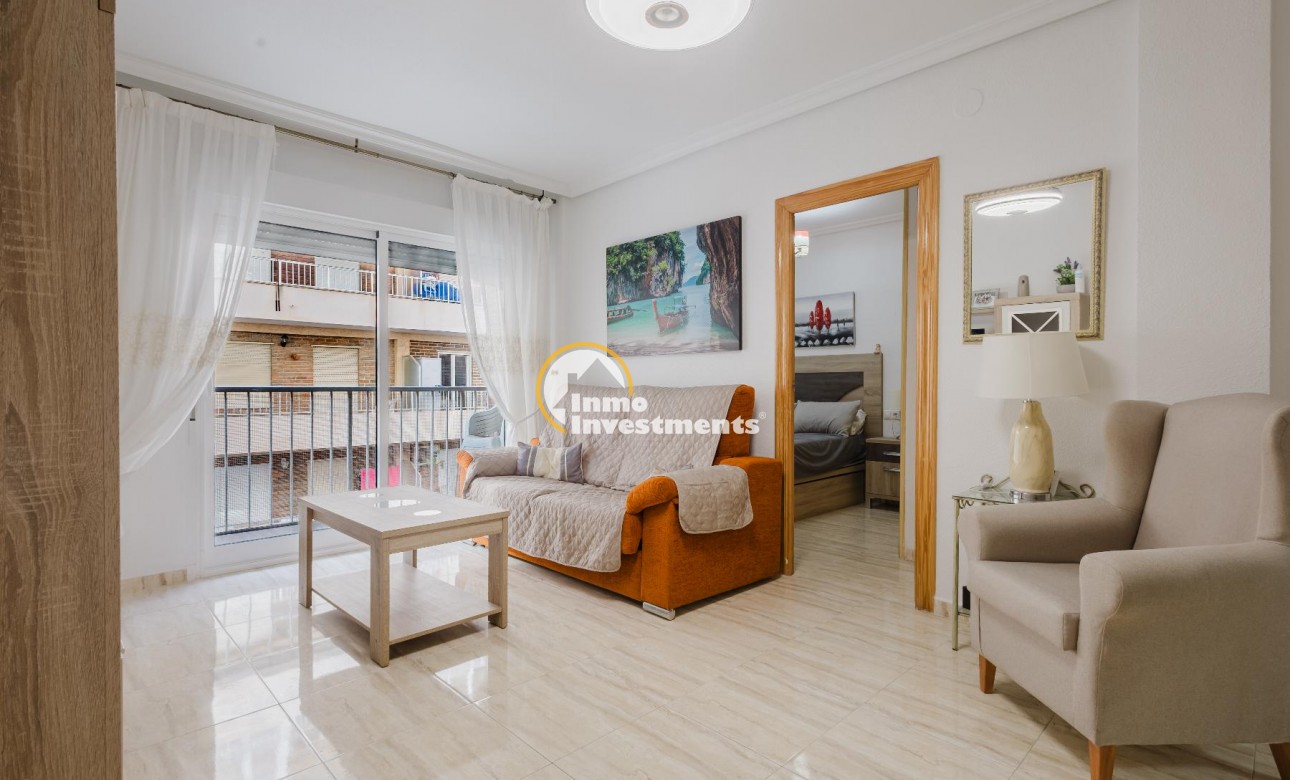 Resale - Apartment - Torrevieja - Playa del Acequion