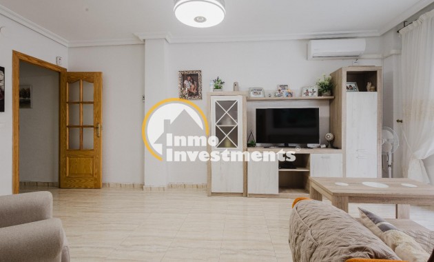 Resale - Apartment - Torrevieja - Playa del Acequion