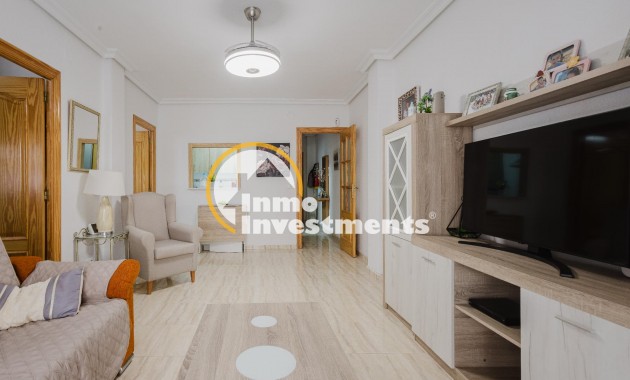 Resale - Apartment - Torrevieja - Playa del Acequion