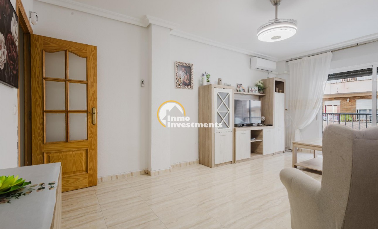 Resale - Apartment - Torrevieja - Playa del Acequion