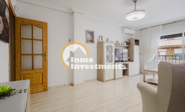 Resale - Apartment - Torrevieja - Playa del Acequion