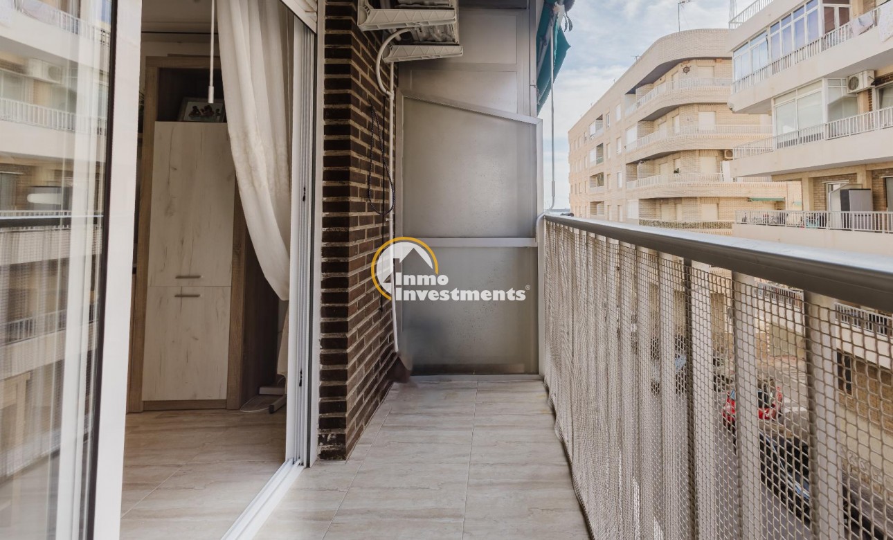 Resale - Apartment - Torrevieja - Playa del Acequion