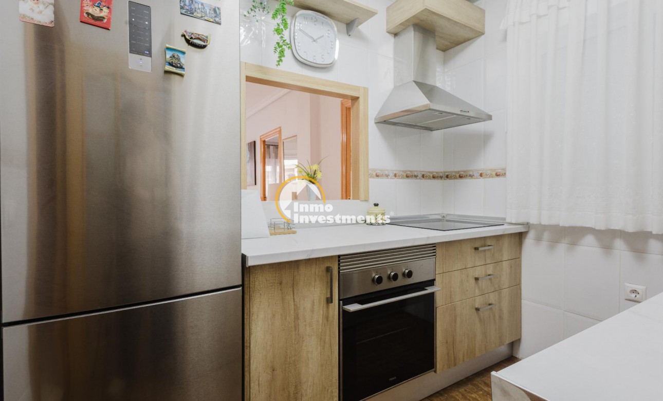 Resale - Apartment - Torrevieja - Playa del Acequion