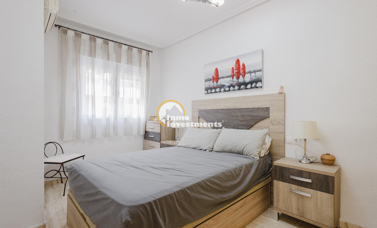 Resale - Apartment - Torrevieja - Playa del Acequion