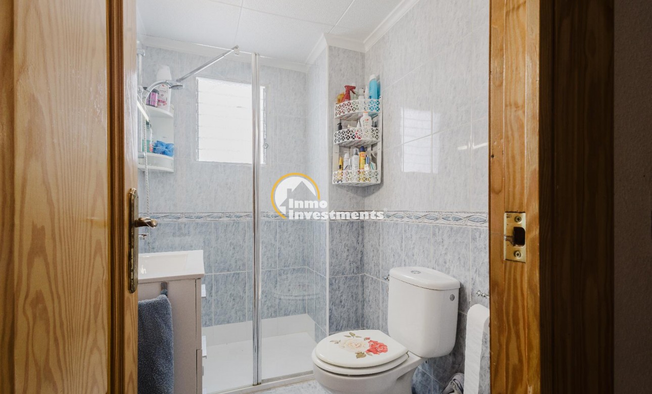 Resale - Apartment - Torrevieja - Playa del Acequion