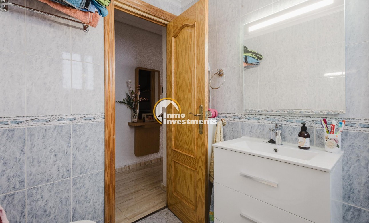 Resale - Apartment - Torrevieja - Playa del Acequion