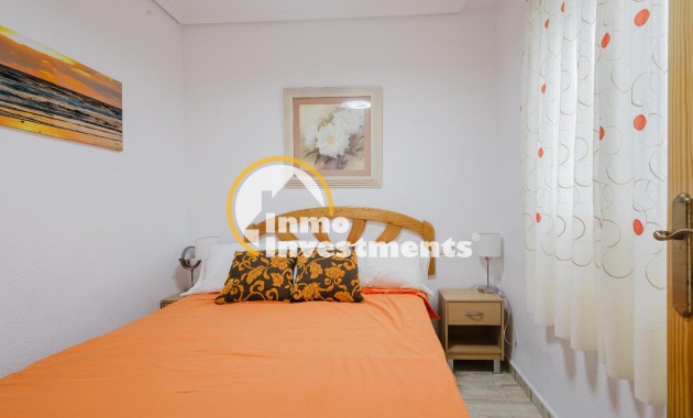 Resale - Apartment - Torrevieja - Playa del Acequion