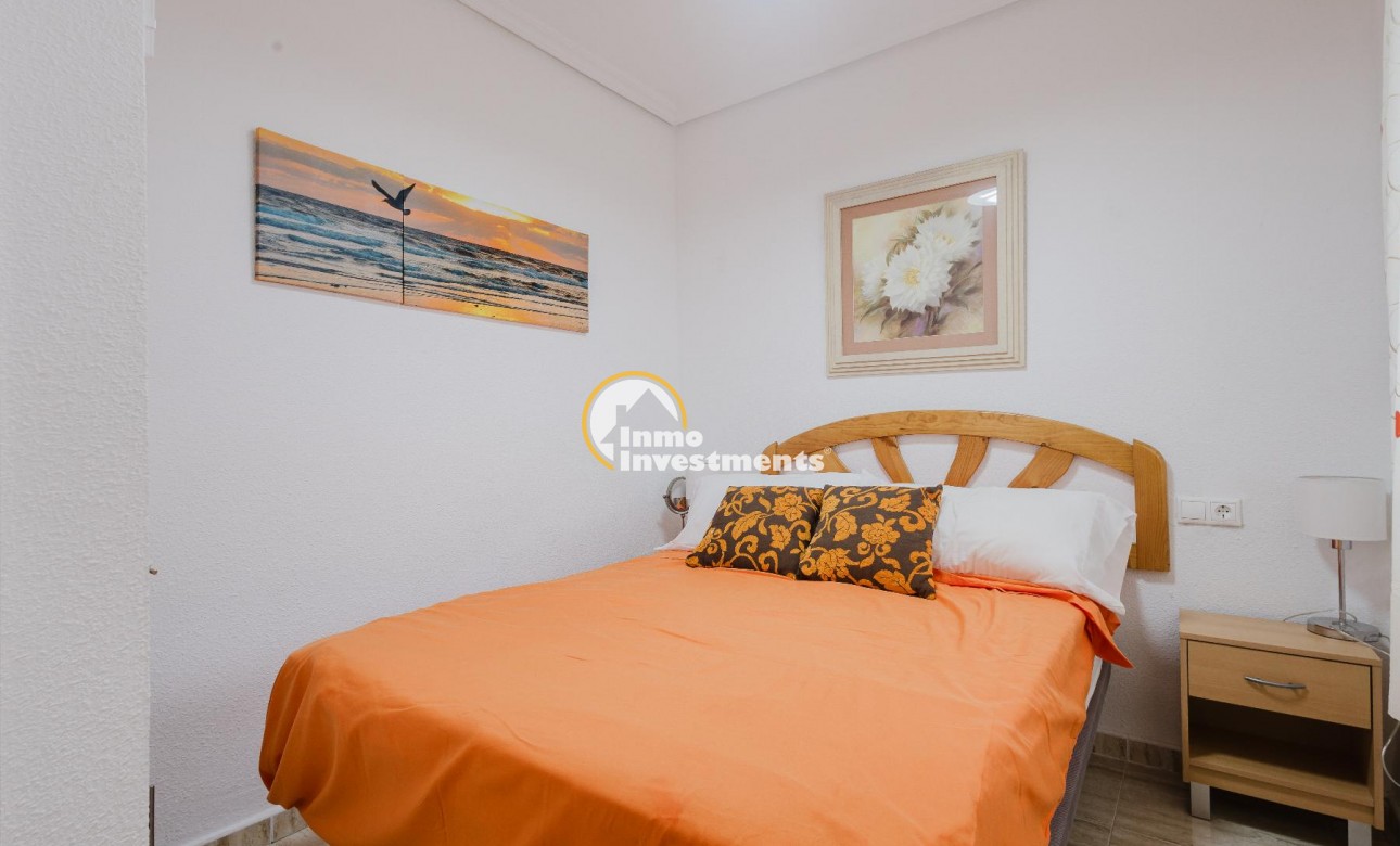 Resale - Apartment - Torrevieja - Playa del Acequion