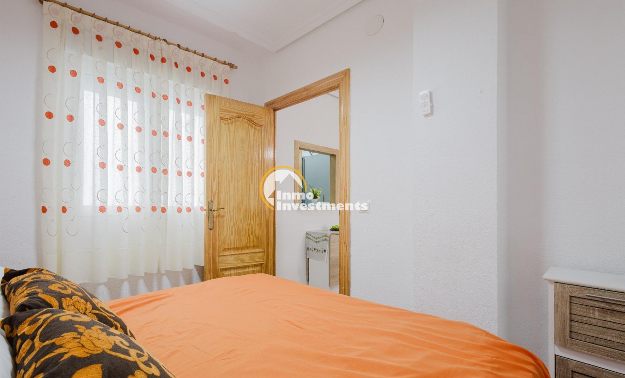 Resale - Apartment - Torrevieja - Playa del Acequion