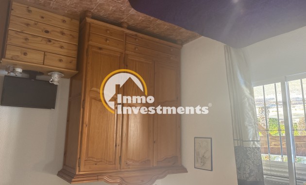 Resale - Villa - Albatera