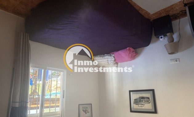 Resale - Villa - Albatera