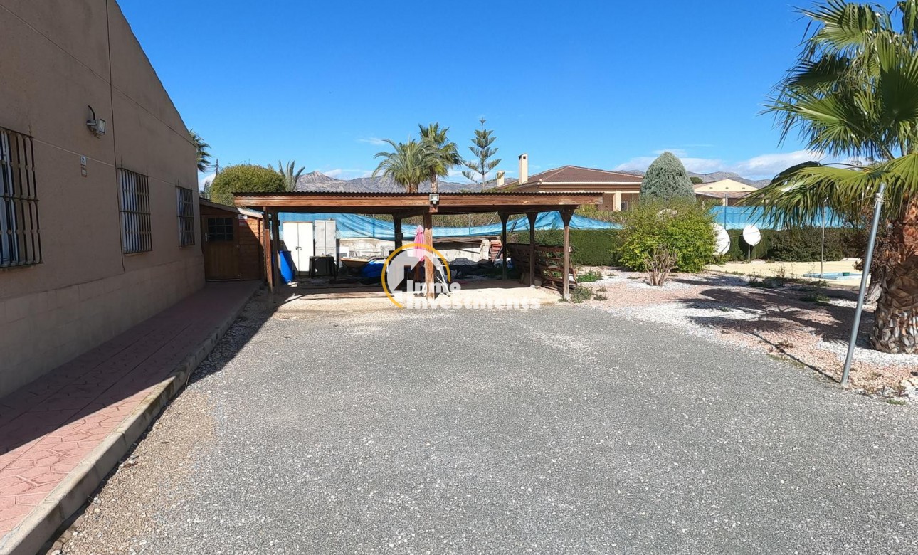 Resale - Villa - Albatera