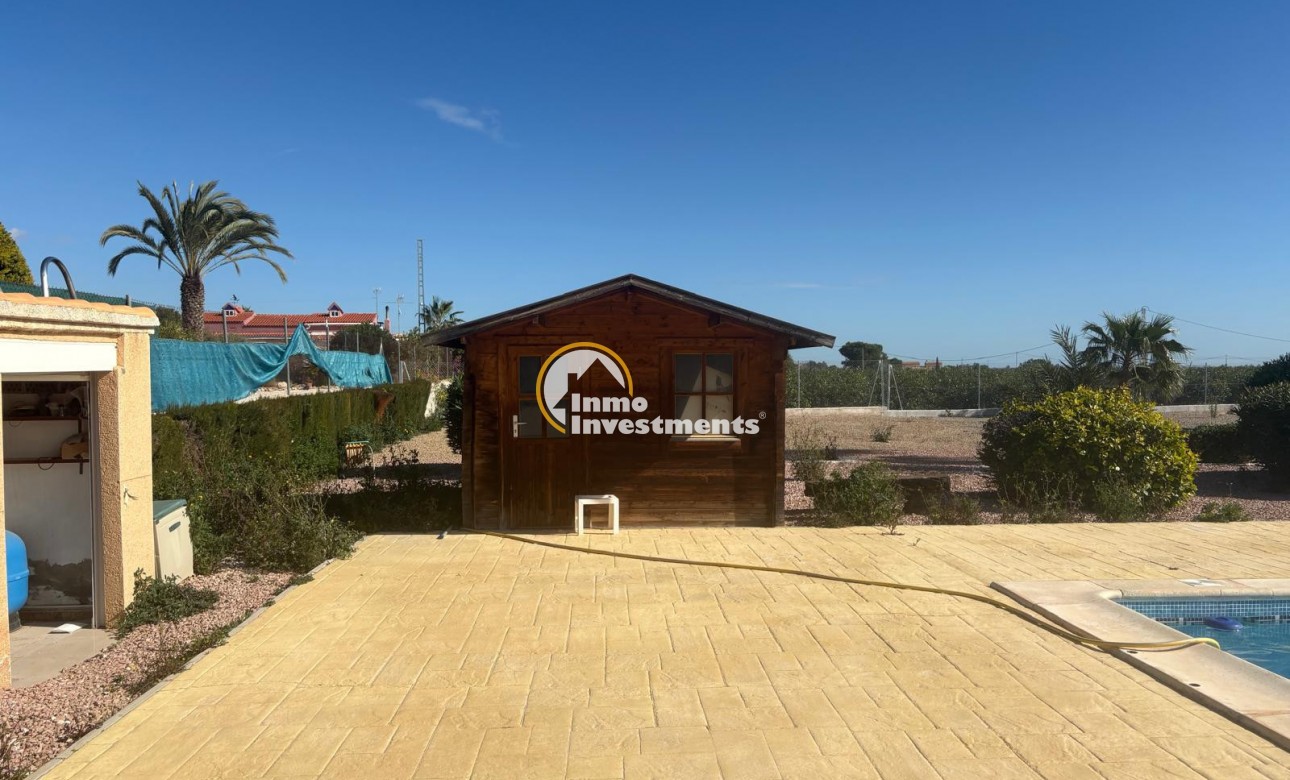 Resale - Villa - Albatera