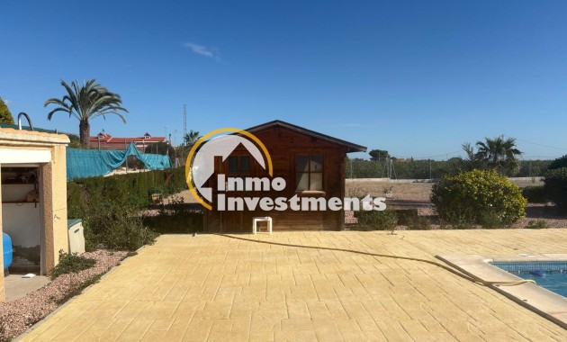 Resale - Villa - Albatera