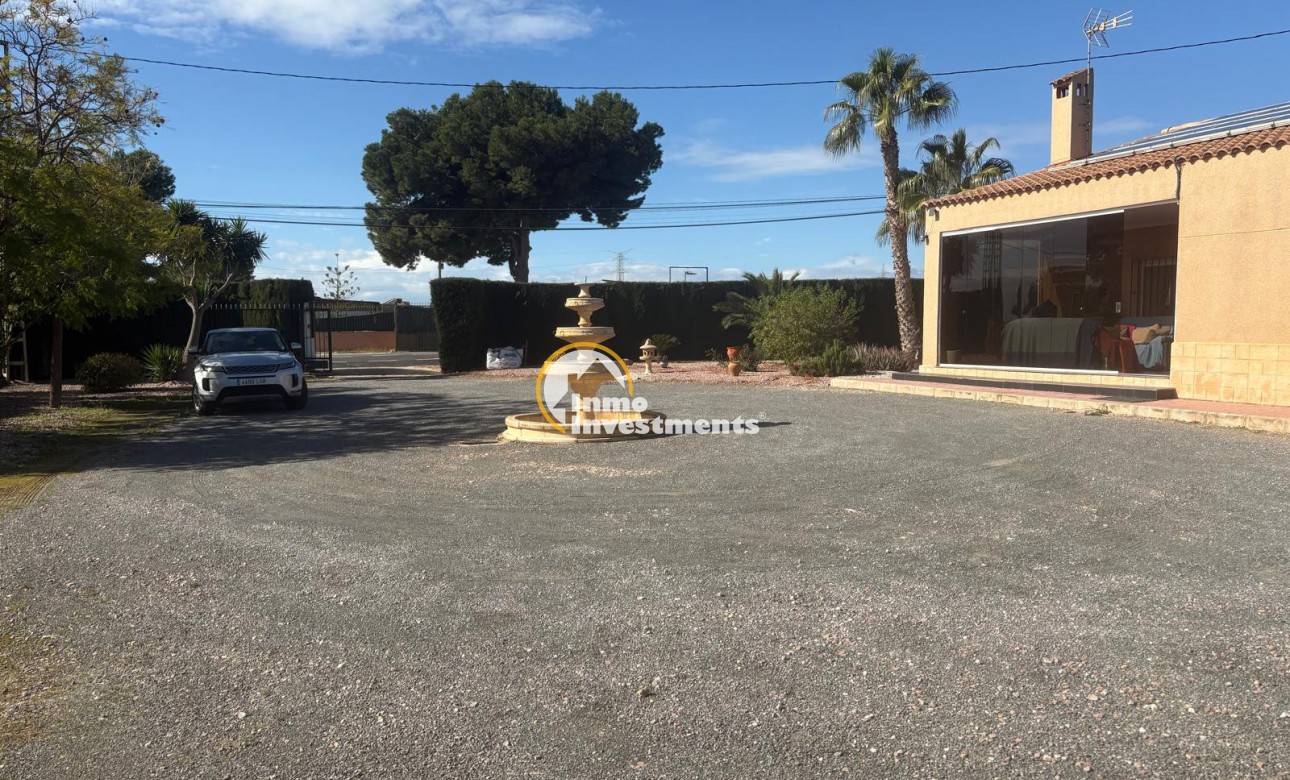 Resale - Villa - Albatera