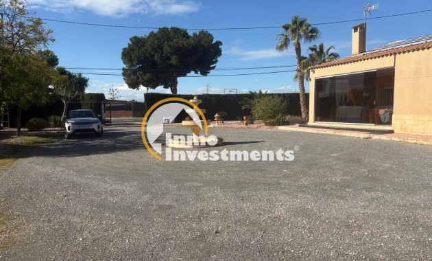 Resale - Villa - Albatera