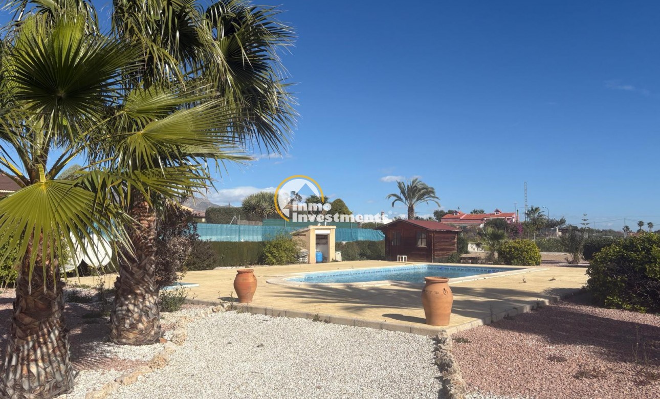 Resale - Villa - Albatera