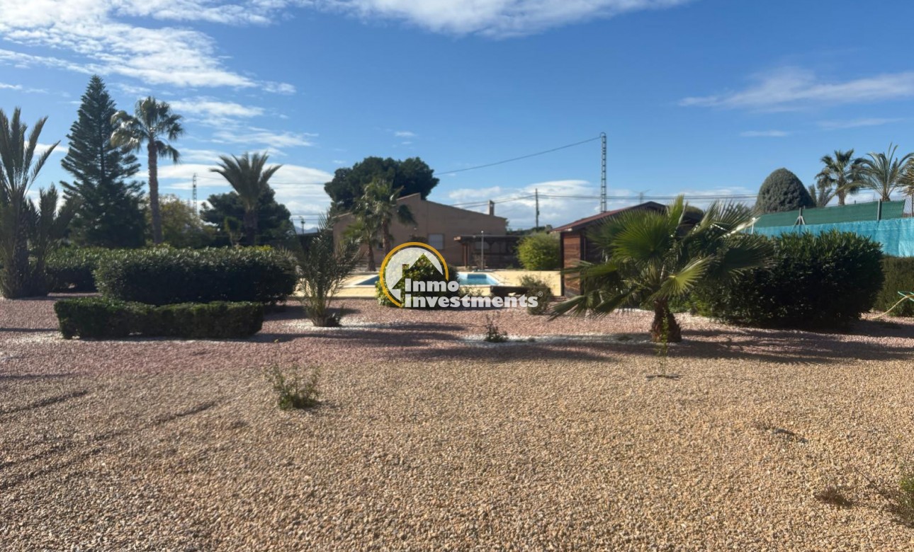 Resale - Villa - Albatera