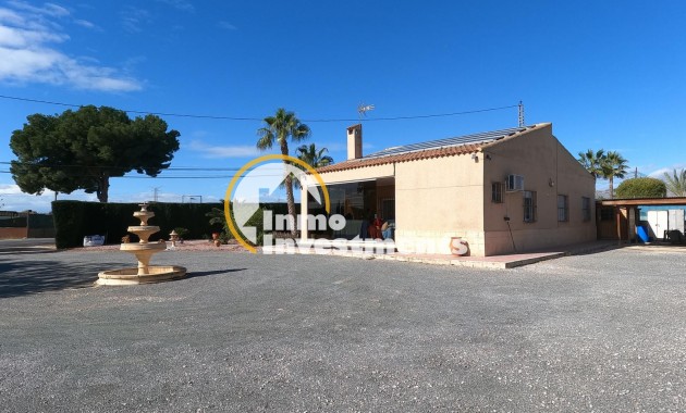 Resale - Villa - Albatera