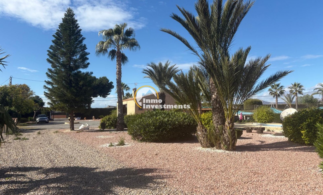 Resale - Villa - Albatera