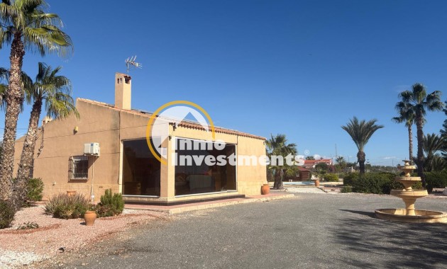 Resale - Villa - Albatera