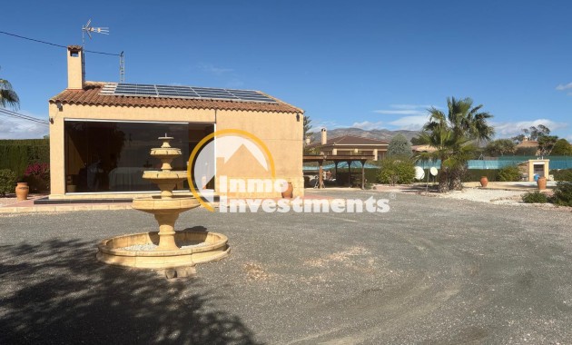 Resale - Villa - Albatera