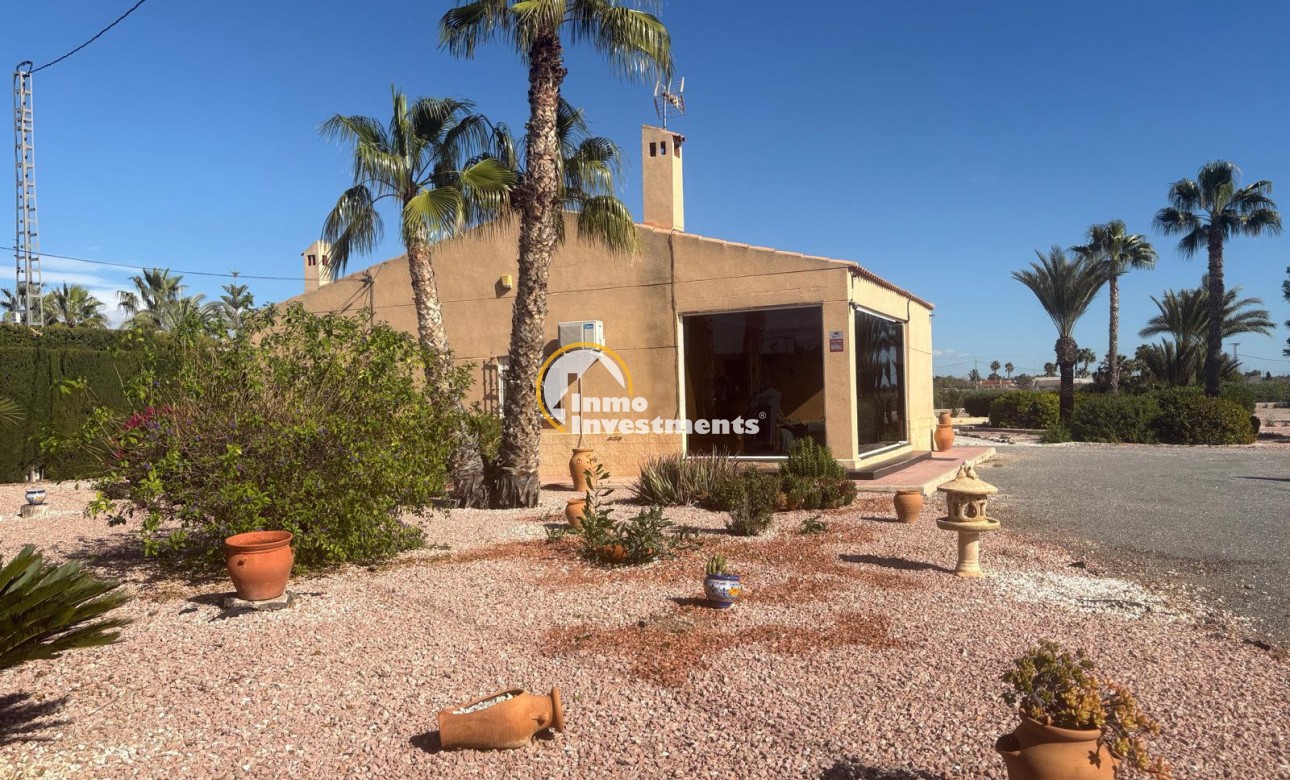 Resale - Villa - Albatera