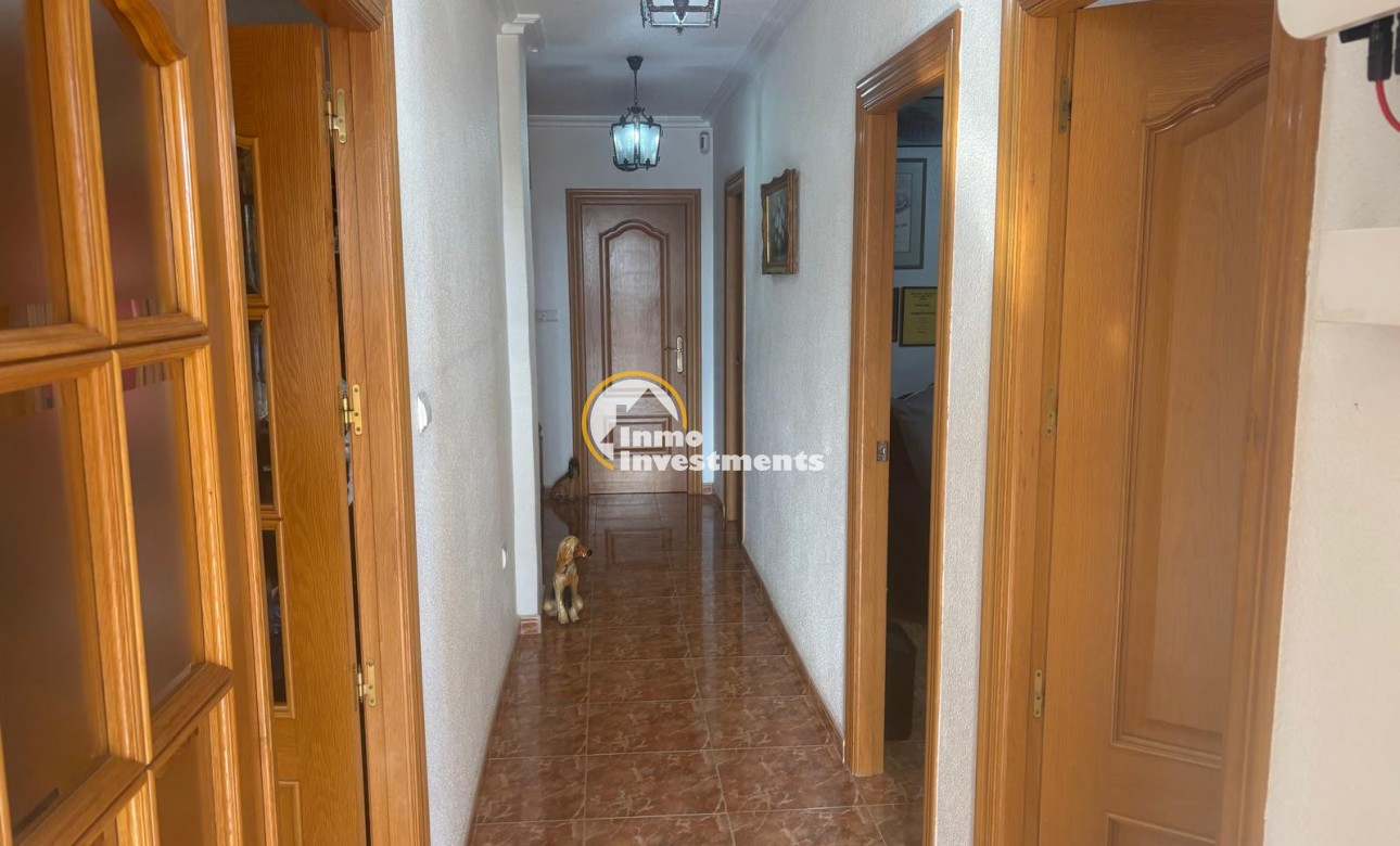 Resale - Villa - Albatera