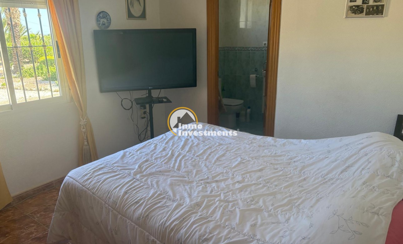 Resale - Villa - Albatera