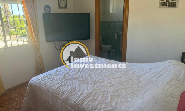 Resale - Villa - Albatera