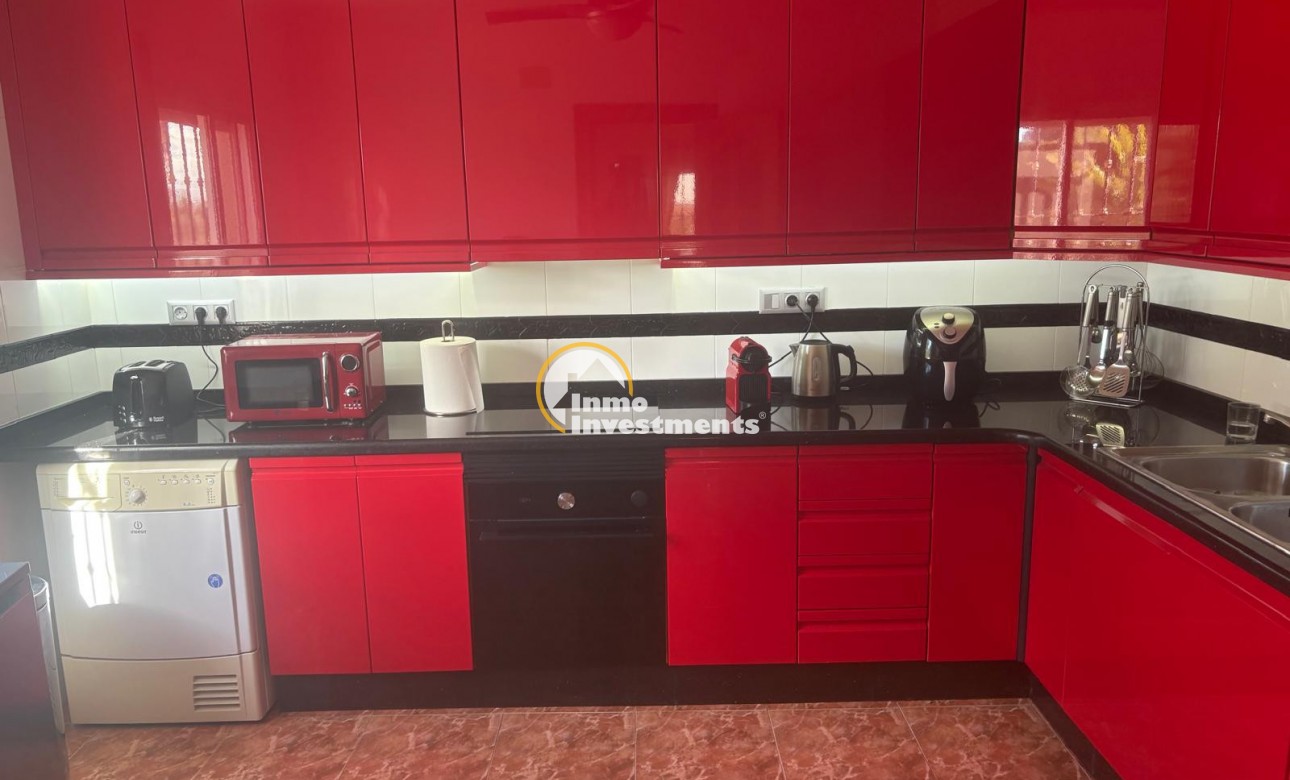 Resale - Villa - Albatera