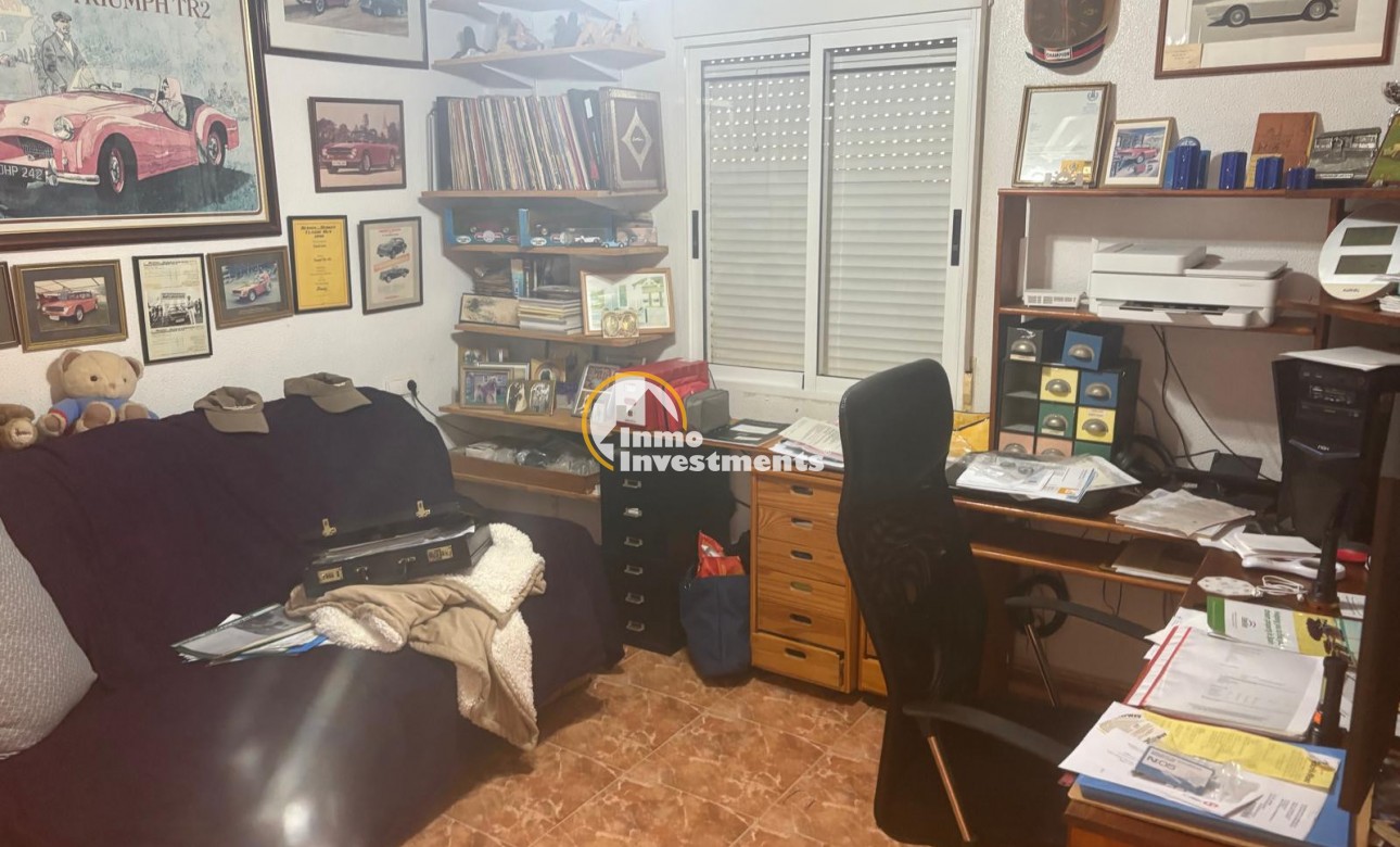 Resale - Villa - Albatera